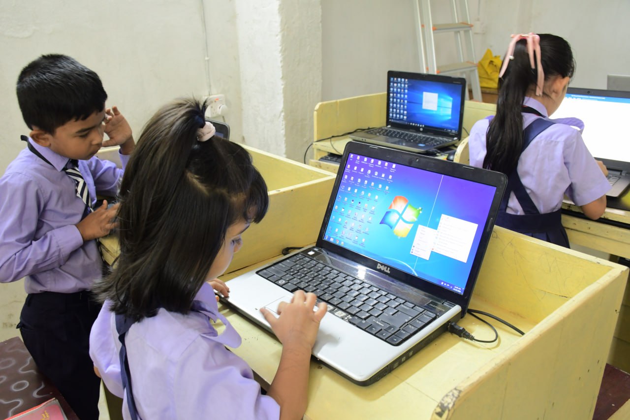 Children reading and discovering together